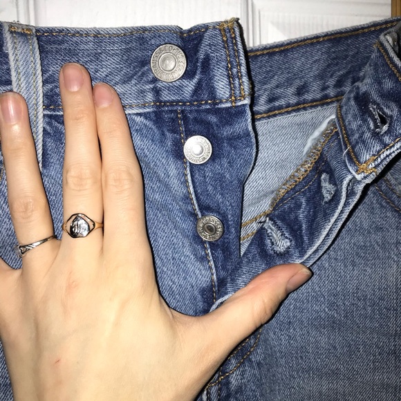 Leviโs 501 Jean Shorts - Picture 4 of 5